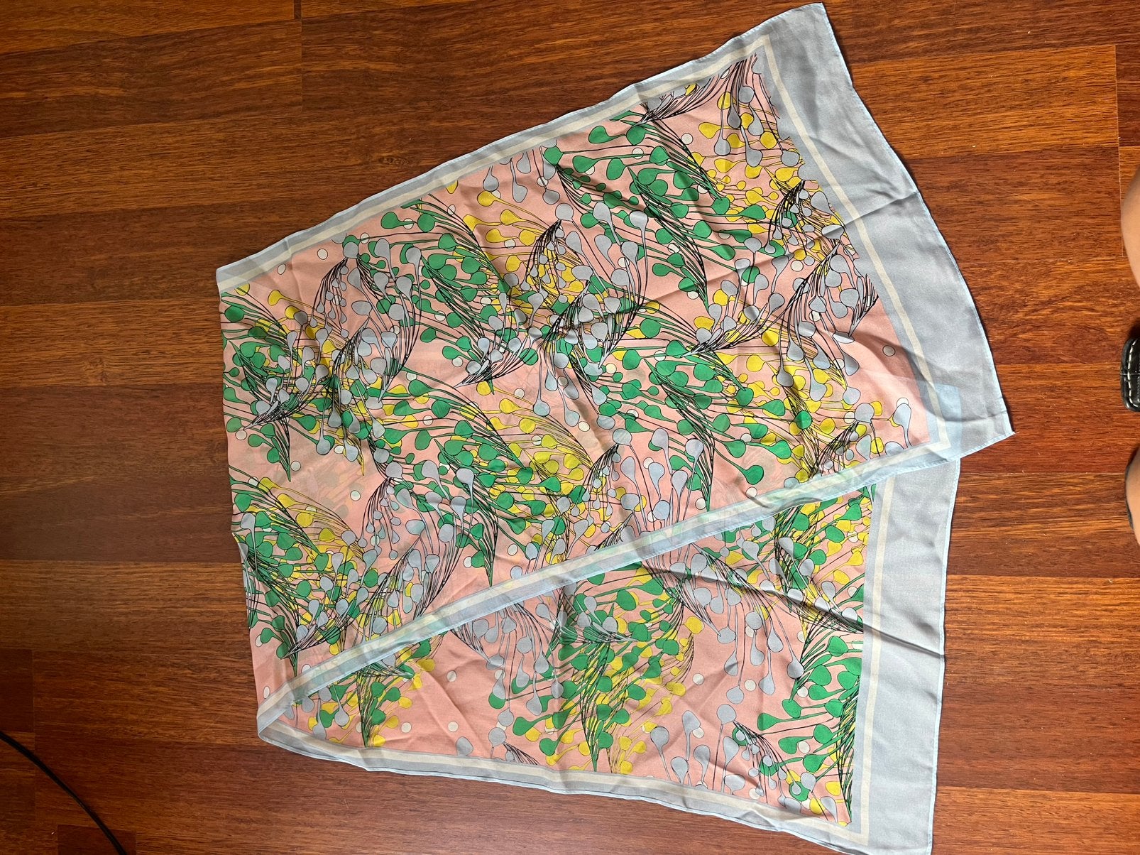 Prachtige vintage lange zijde shawl kleurrijk, Ophalen of Verzenden, Zo goed als nieuw, Maat 46/48 (XL) of groter, Sjaal
