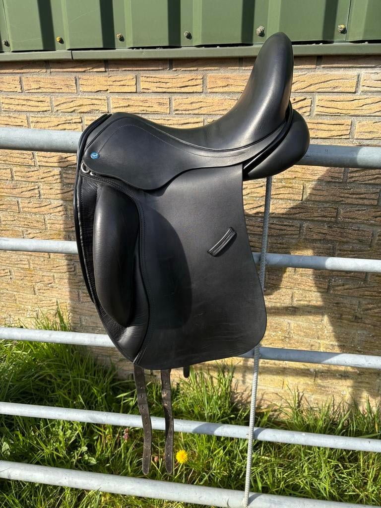Prachtig mooi KM Custom Made 17,5 inch dressuurzadel MW boom, Ophalen of Verzenden, Zo goed als nieuw, Dressuur