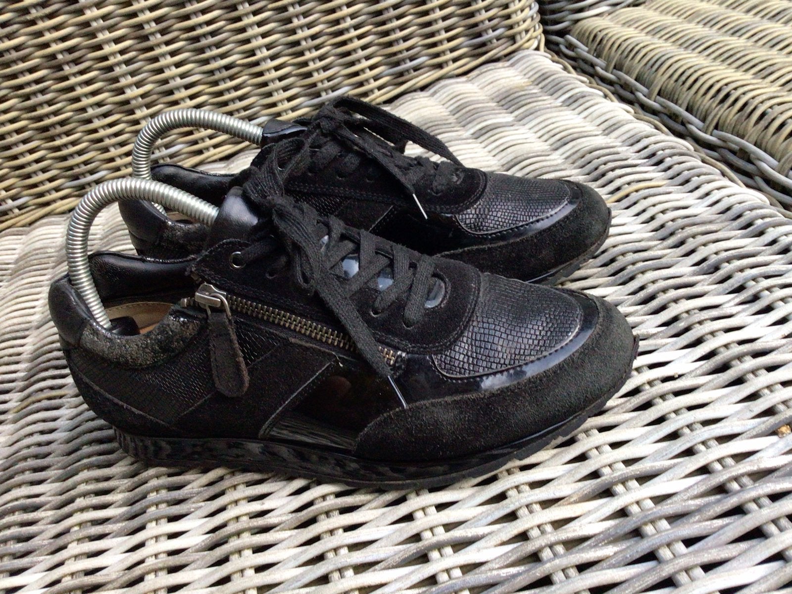 Sneakers, zwart, mt 5H 38 Merk Helioform ritsje, veters vast, Kleding | Dames, Schoenen, Ophalen of Verzenden, Zo goed als nieuw