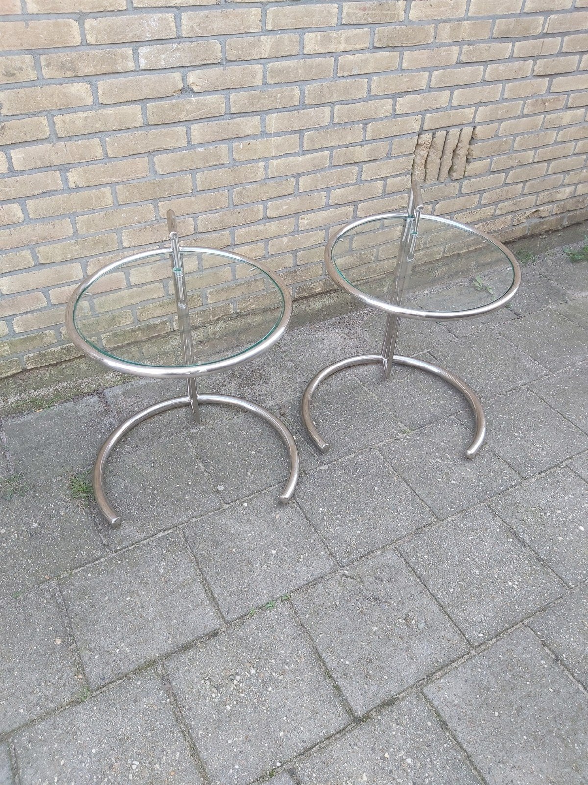 Twee gave design eileen grijze bijzettafel gebruikte staat, Ophalen of Verzenden