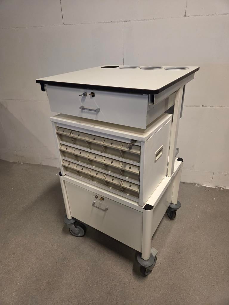 Medicijn kar / medicijn wagen 15 lades, Ophalen, Gebruikt