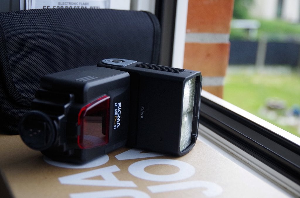 Sigma EF-530 DG ST PA-PTTL electronische flitser Pentax, Ophalen of Verzenden, Zo goed als nieuw, Sigma, Kantelbaar