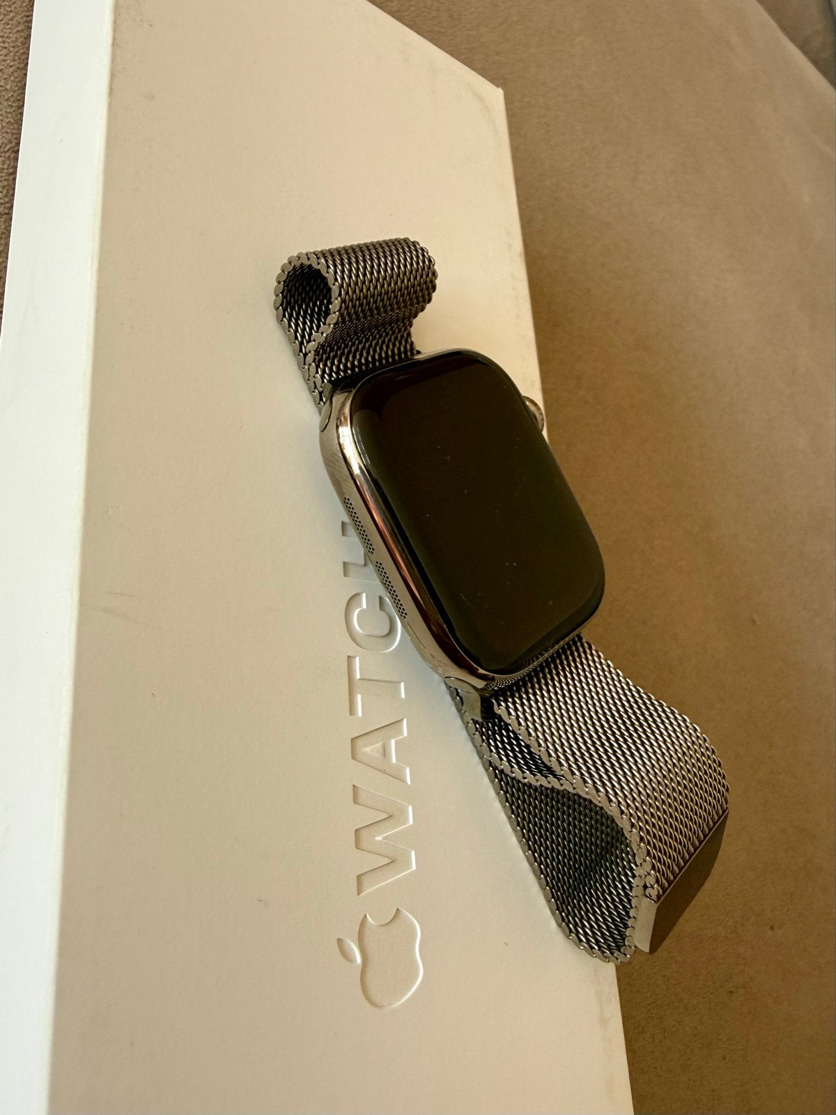 Apple Watch Series 11 Titanium Naturel 42mm GPS + Cellular, Sieraden, Tassen en Uiterlijk, Smartwatches, Ophalen, IOS, Zo goed als nieuw
