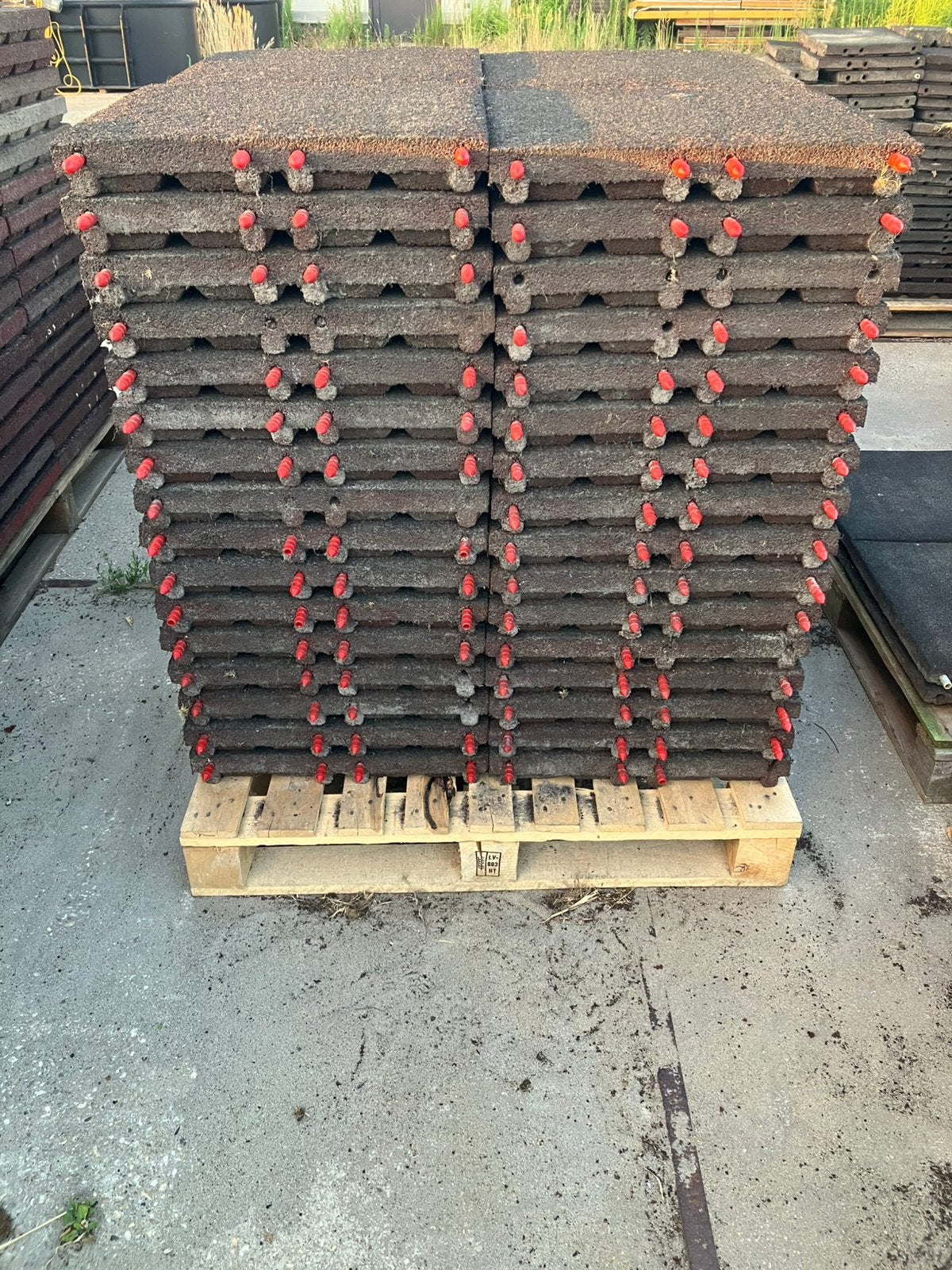 64 vochtdoorlatende rubberen tegels 50x50x6,5cm, Q, Q, Q