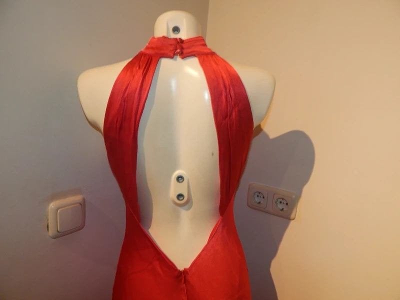 Meshki satin lange jurk cerise rood open rug elegant M, Kleding | Dames, Jurken, Maat 38/40 (M), Meshki, Verzenden, Zo goed als nieuw