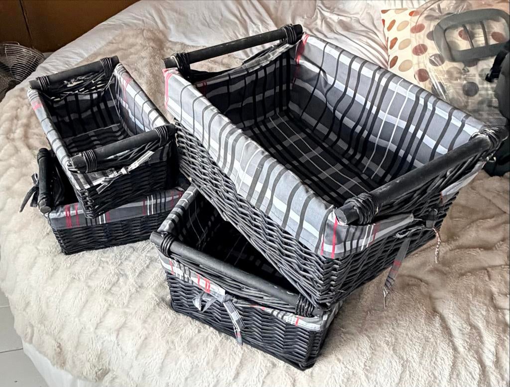 Set van 4 rieten manden zwart met uitneembare voering, Gebruikt, Mand, Ophalen of Verzenden, Riet