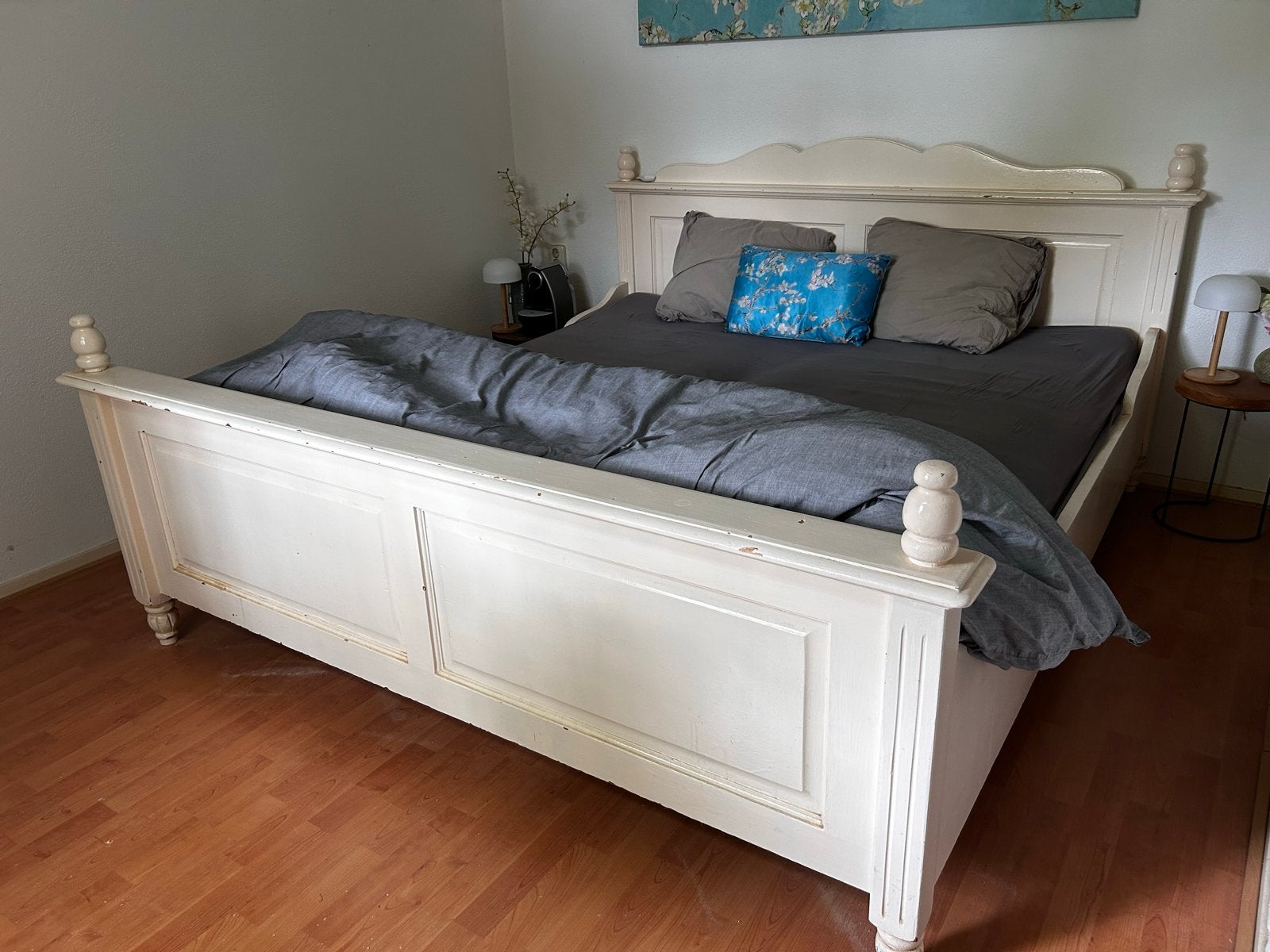Mooi wit geverfd massief houten bed frame, landelijke stijl, Huis en Inrichting, Ophalen, Gebruikt, Wit, Tweepersoons