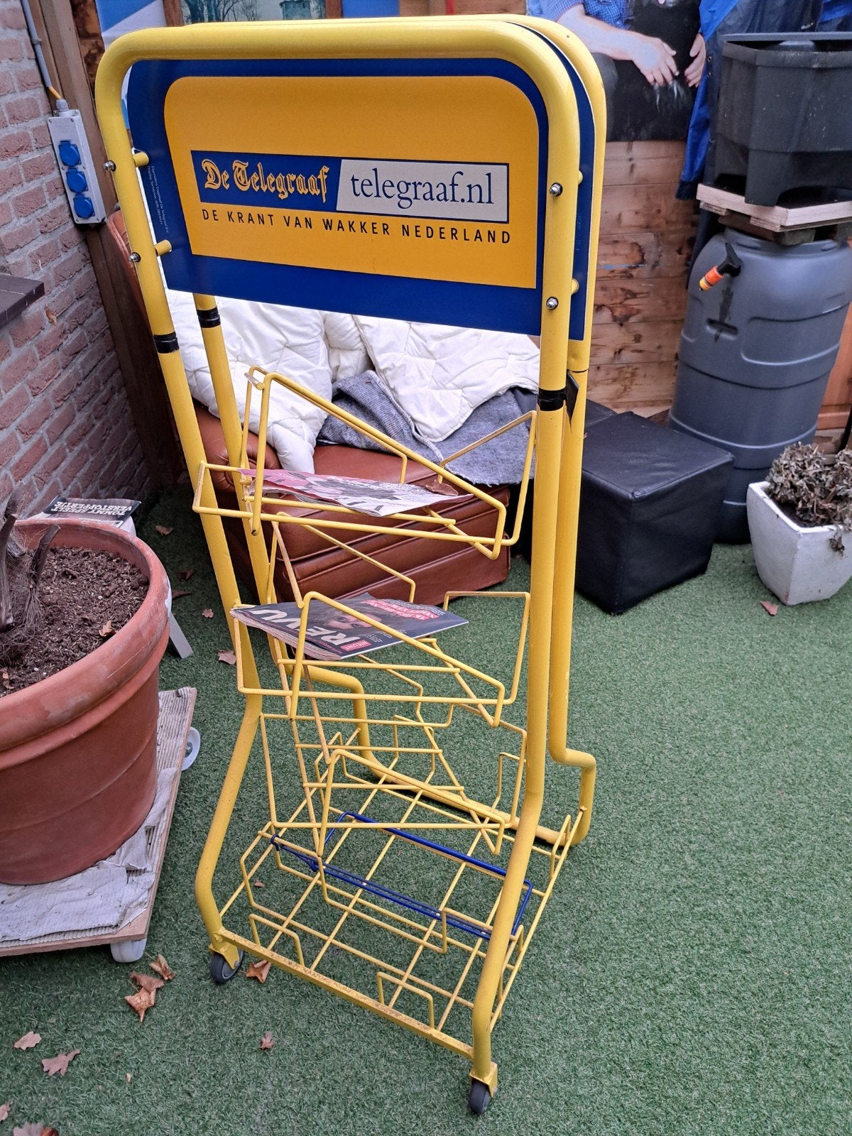 KRANTENREK VAN DE TELEGRAAF, Ophalen, Gebruikt, Metaal, Tijdschriftenrek