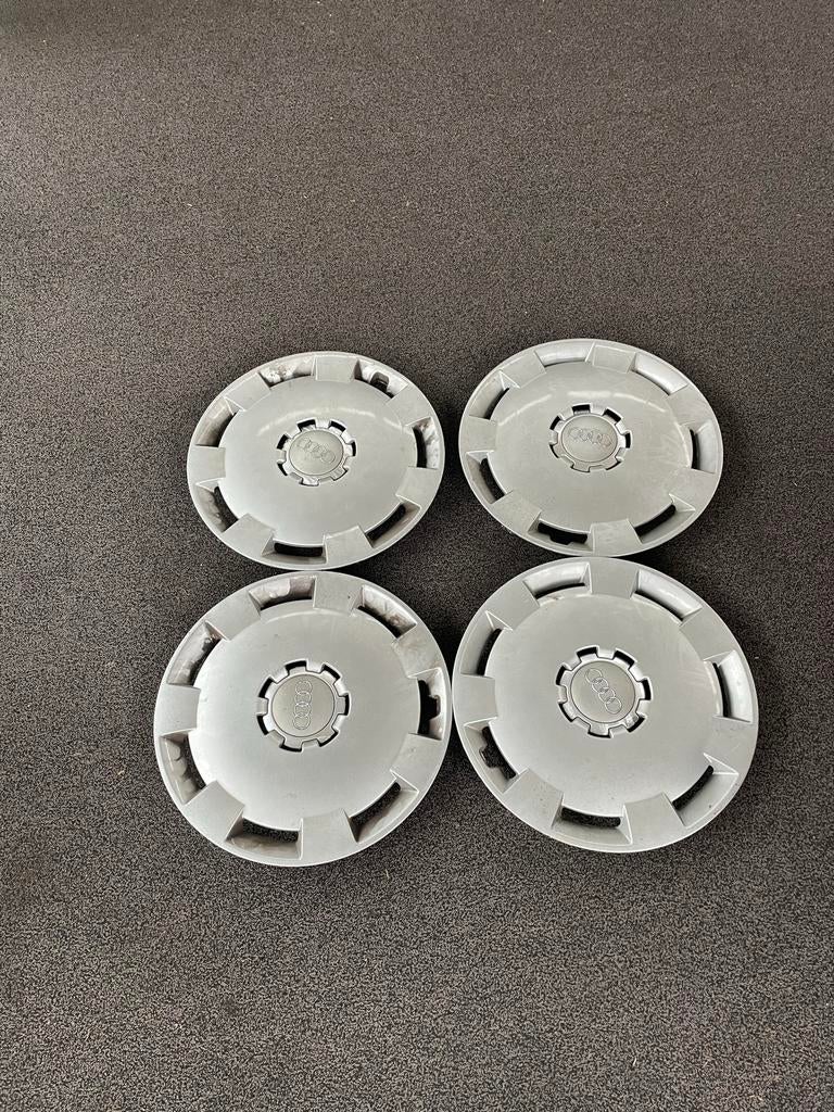 Set van 4 originele Audi wieldoppen 8P0 601 147 A, Ophalen, Gebruikt