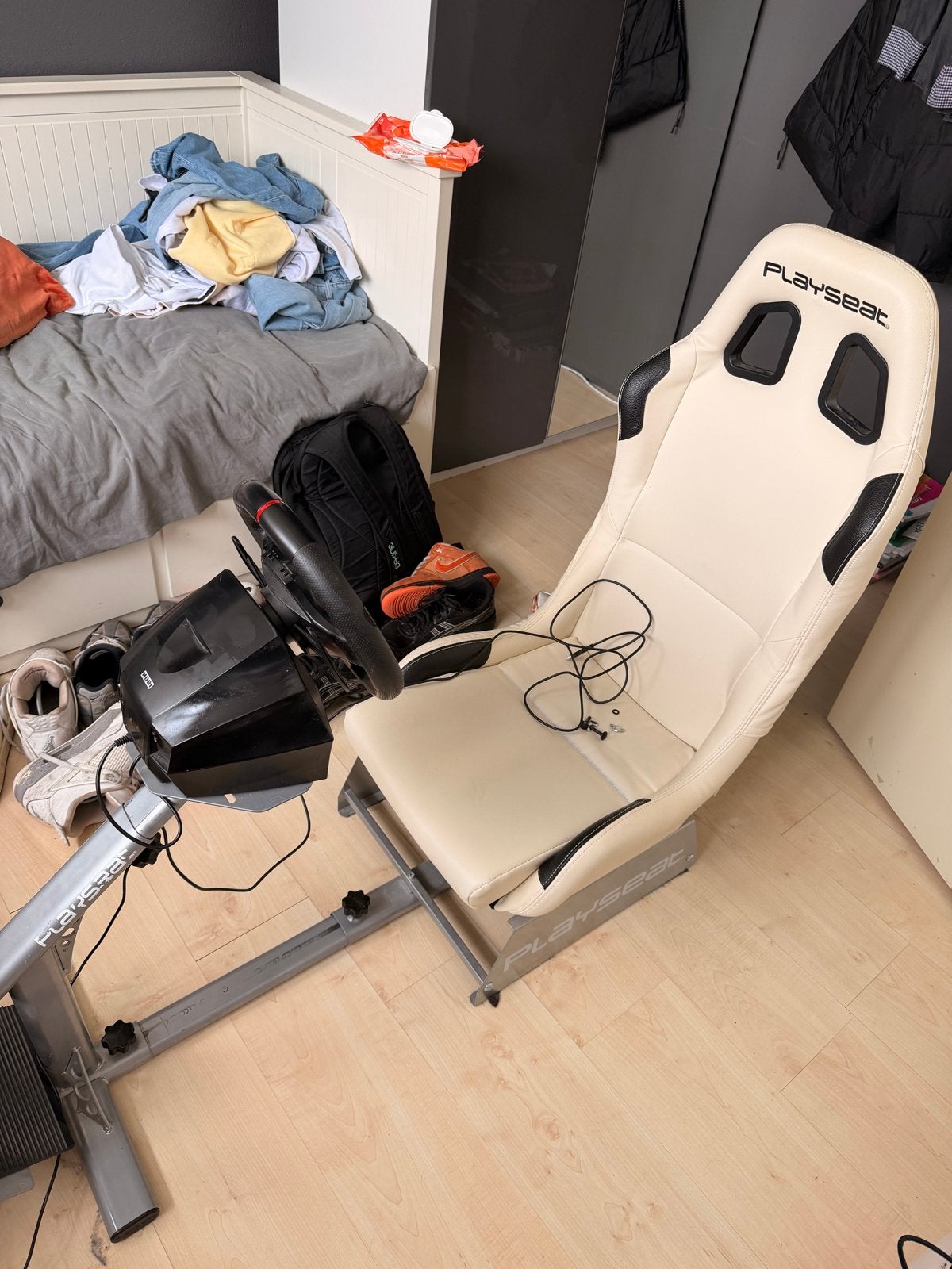 Playseat + Hori PlayStation stuur, Spelcomputers en Games, Ophalen of Verzenden, Gebruikt, Playseat of Racestoel, PlayStation 3