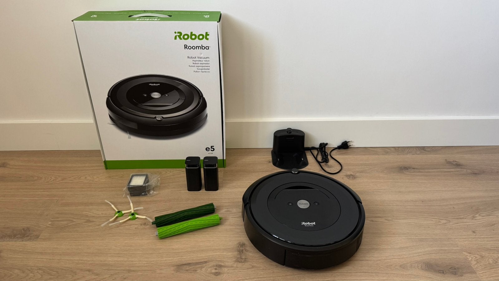 iRobot Roomba e5 + accessoires + 2 Virtual Walls, Witgoed en Apparatuur, Ophalen, Overige merken, Inclusief accessoires, Zo goed als nieuw