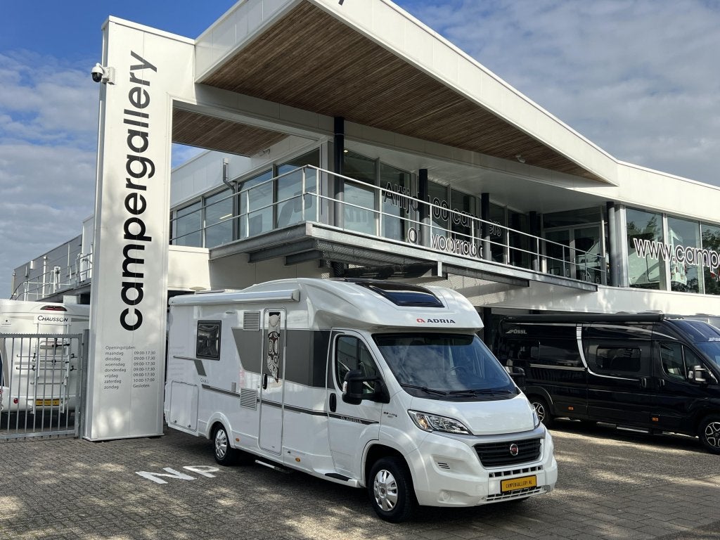 Adria Coral Plus 670 SLT ENKELE BEDDEN+RONDZIT OVEN CAMERA