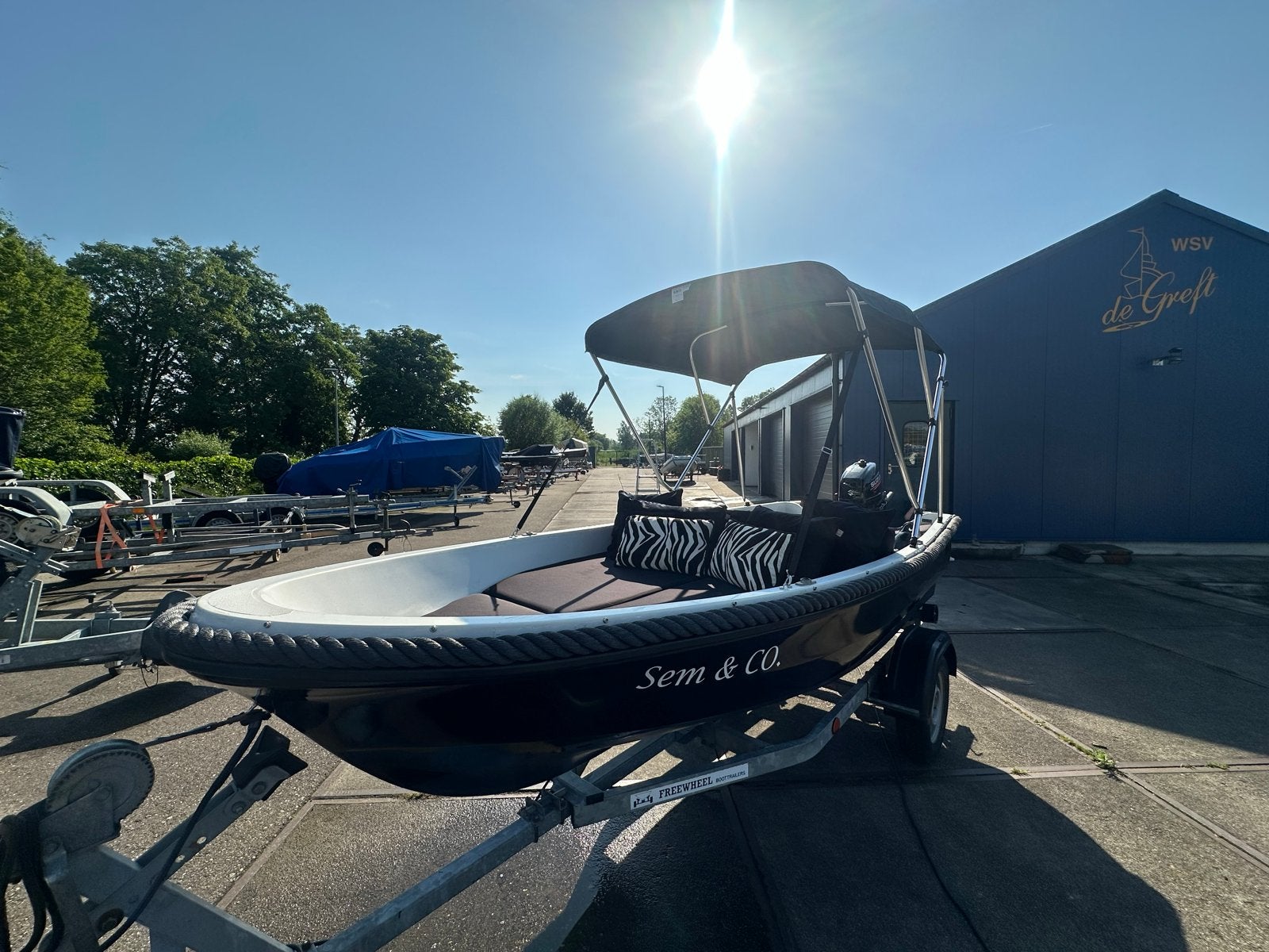 Zwarte sloep 4 meter incl. Suzuki 6 PK (2018) – vaarklaar!, 4 m, Rondzit, 6 pk, 2 m