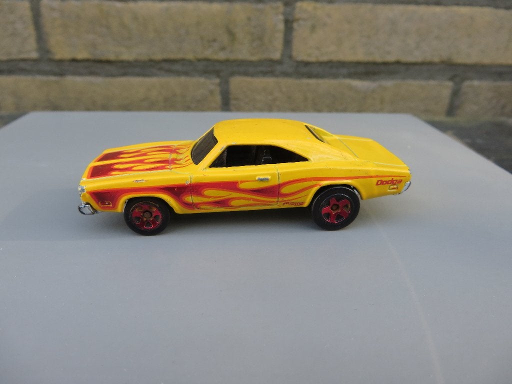 Hotwheels Dodge Charger geel, Ophalen of Verzenden, Gebruikt, Auto