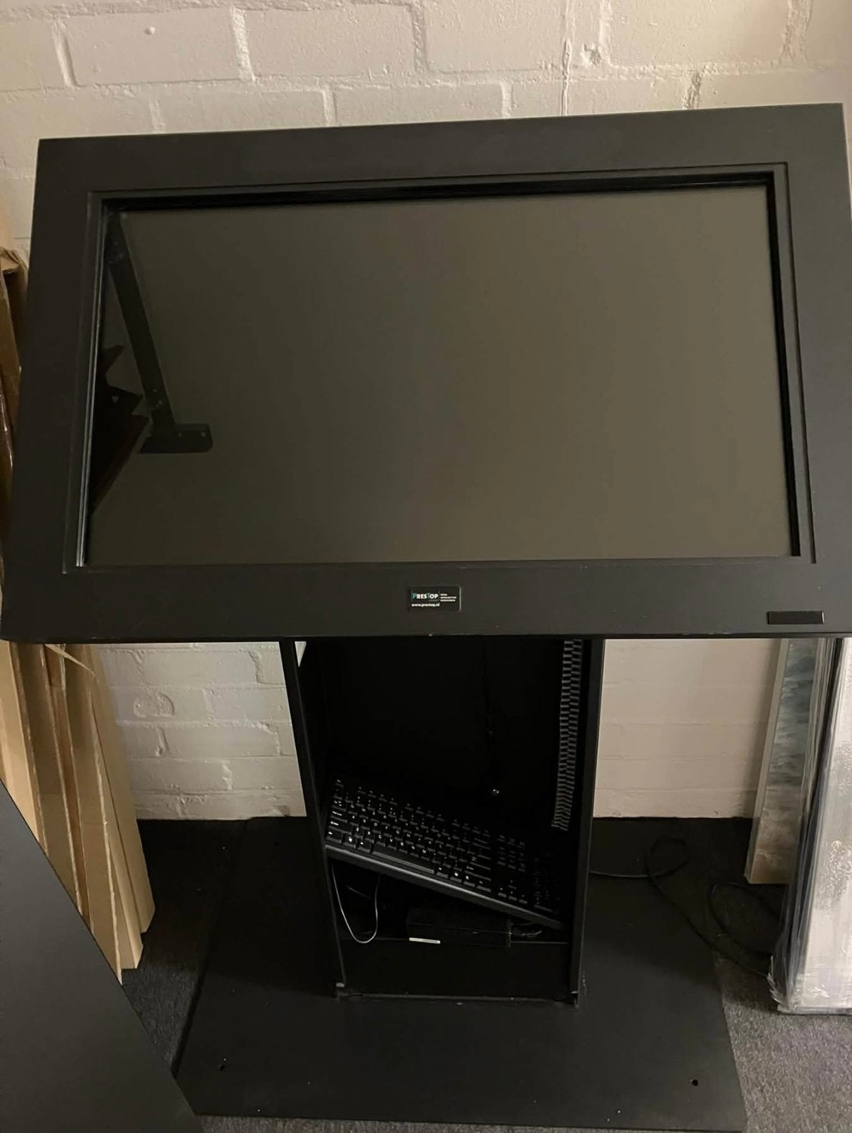 Informatie kiosk met touchscreen compleet windows 7, Ophalen, Gebruikt, Touchscreen, 60 Hz of minder