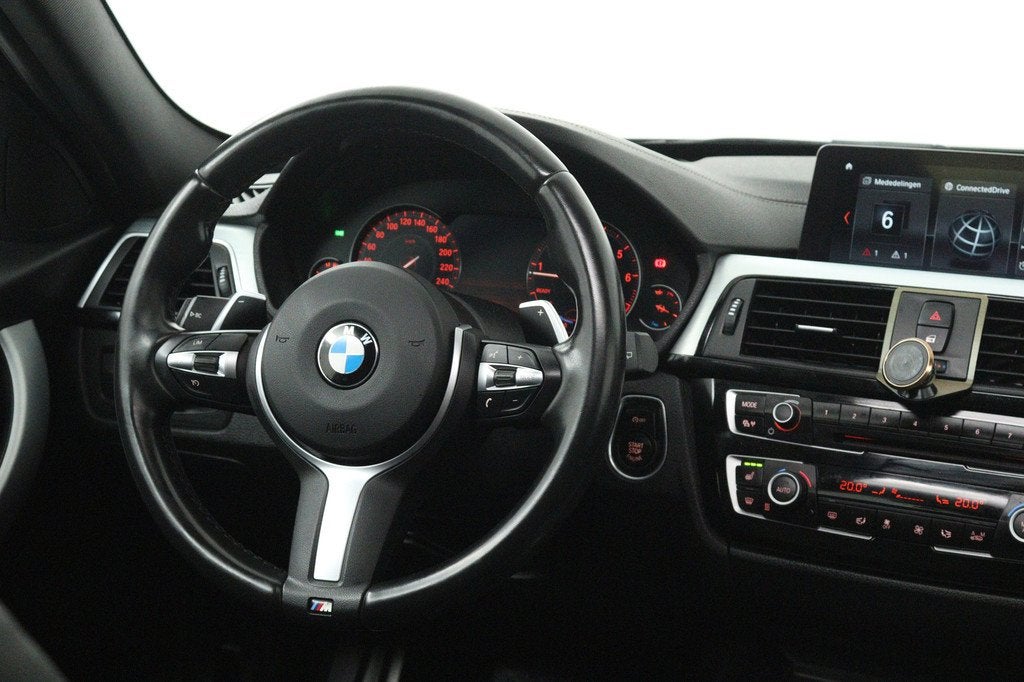 BMW 3-serie Touring 320i Edition M Sport Shadow High Executi, Auto's, BMW, Automaat, 1998 cc, Achterwielaandrijving, Zwart