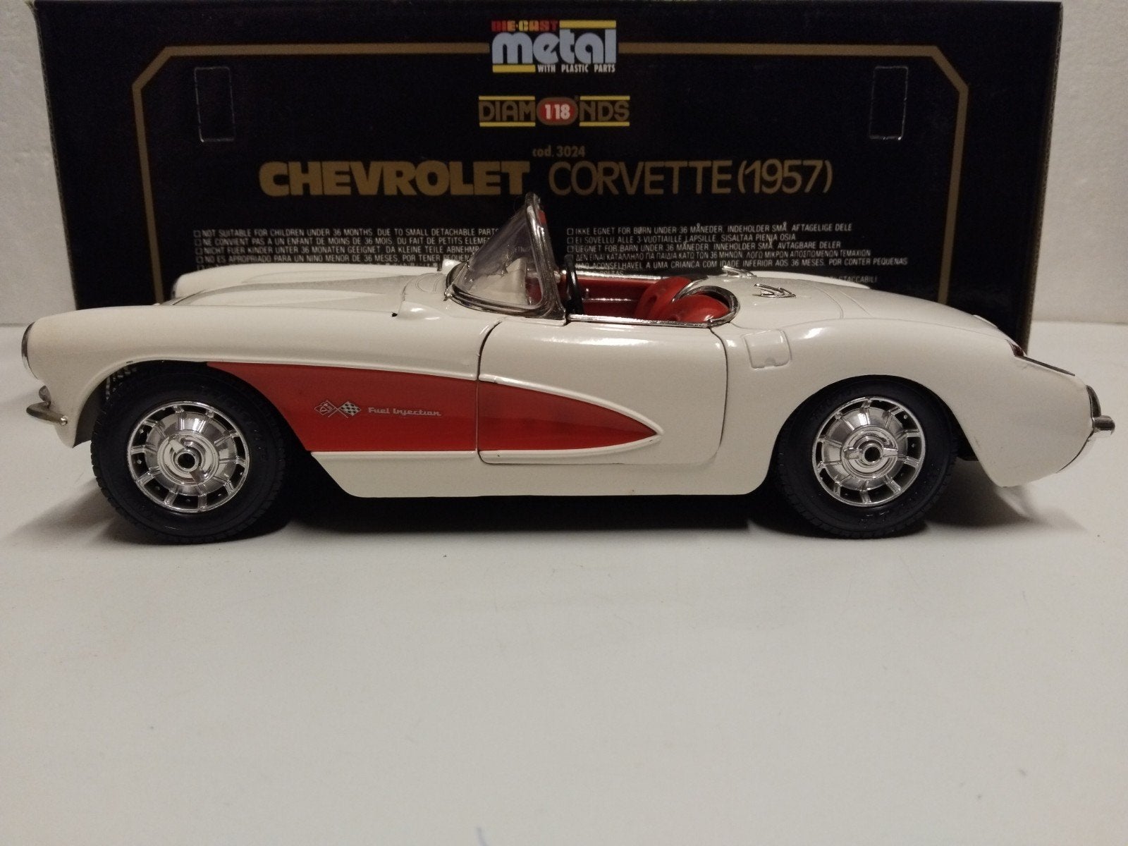 Chevrolet Corvette offwhite 1957 Bburago metal 1:18 KRD, Ophalen of Verzenden, Zo goed als nieuw, Auto, Overige merken