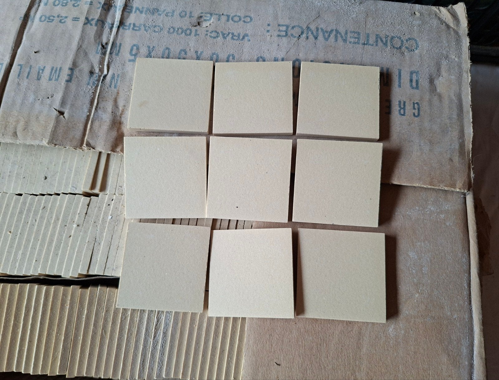 vintage Nieuwe doos tegeltjes 50x50x5 mm - 2,5 m², Ophalen, Keramiek, Overige typen, Nieuw