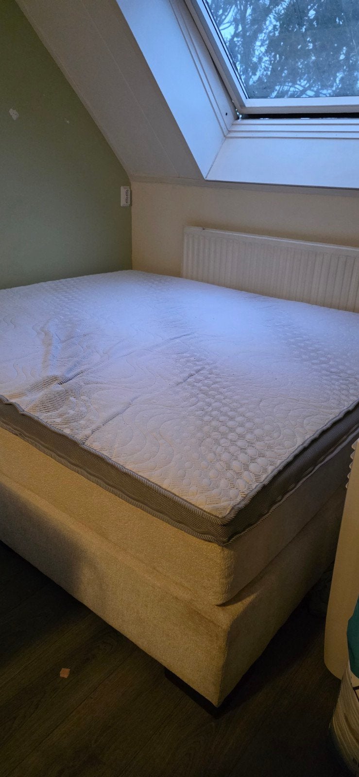 Zo goed als nieuwe boxspring 180x200 zonder hoofdbord, Ophalen, Beige, Tweepersoons, Zo goed als nieuw
