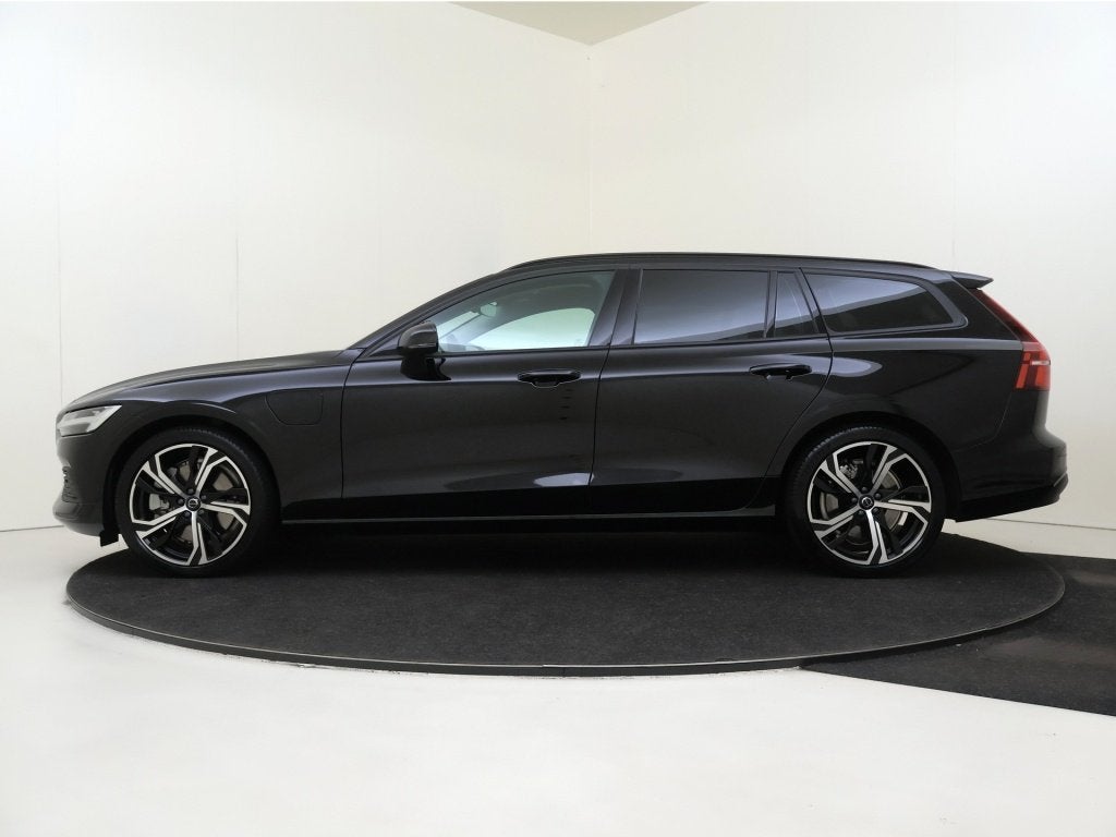 Volvo V60 T6 Essential | Apple Carplay /Android auto | Stoel, Auto's, Automaat, Gebruikt, 4 cilinders, Zwart