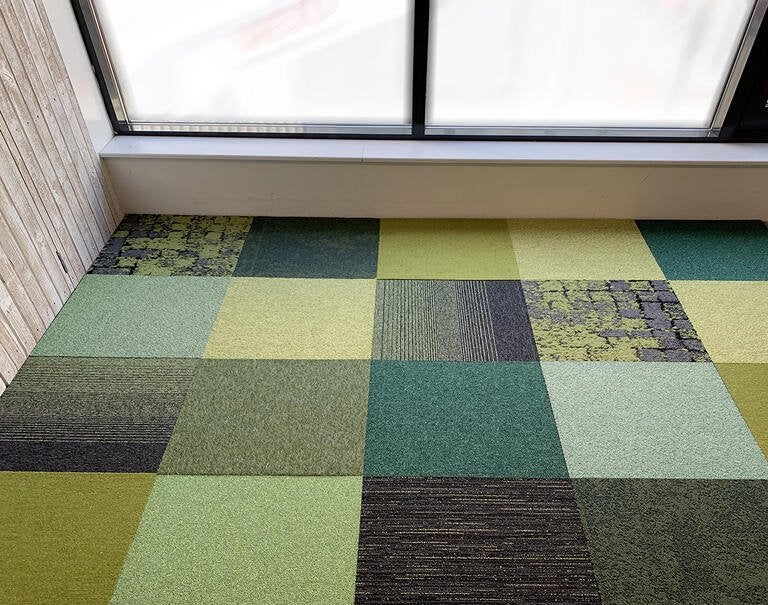 SALE 25m2 Shades of Green Tapijttegels 100 tegels, Ophalen, Zo goed als nieuw, 75 m² of meer, Tapijttegels