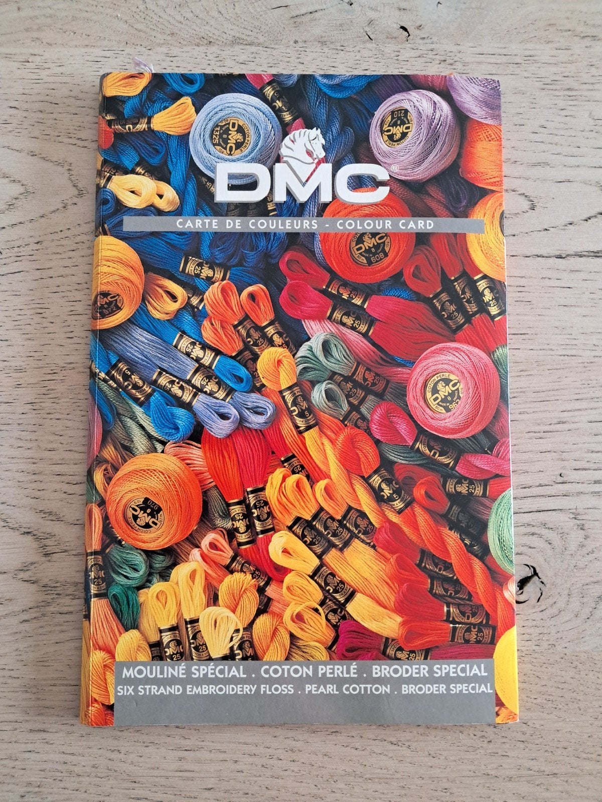 DMC kleurenkaart met echt garen, Ophalen of Verzenden, Zo goed als nieuw, Handborduren, Overige typen