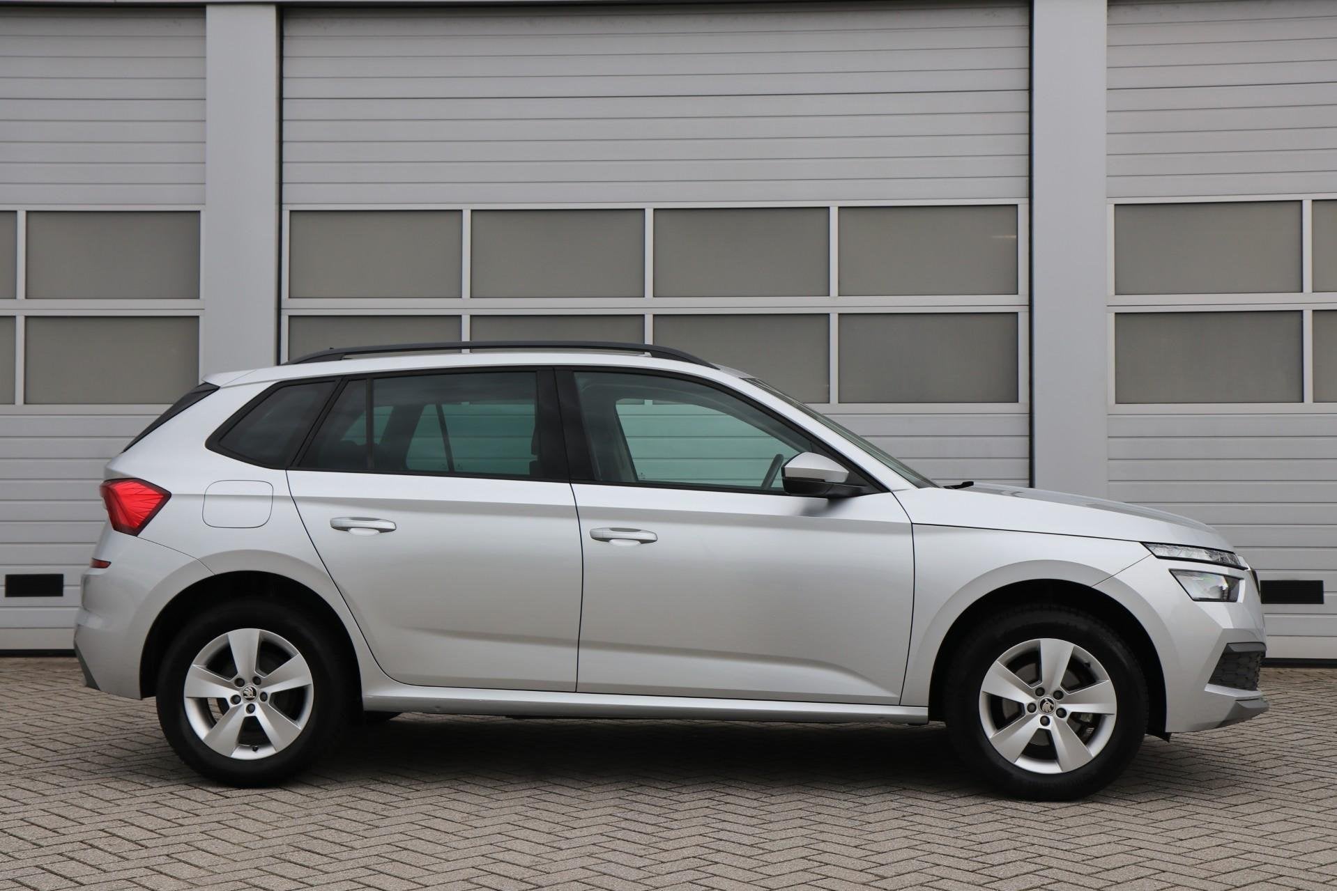 Skoda Kamiq 1.0 TSI 110pk Ambition | Trekhaak | Smartlink |, Auto's, 12 maanden, Stof, Gebruikt, 620 kg