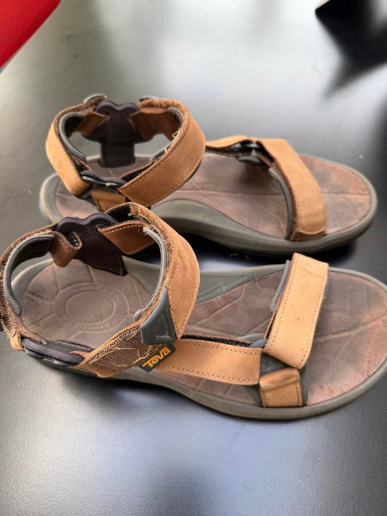 Teva sandalen - Comfortabele wandelsandalen, Ophalen of Verzenden, Zo goed als nieuw, Bruin, Sandalen