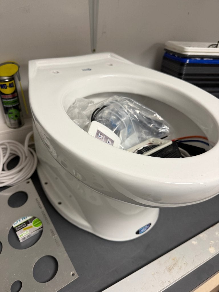 Jabsco Deluxe Flush 58080-3012 – NIEUW – Compleet – 12V, Watersport en Boten, Ophalen, Nieuw, Kombuis en Sanitair