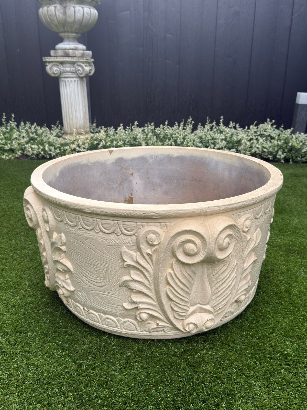 Grote klassieke plantenbak met reliëf, Tuin en Terras, Ophalen, Zo goed als nieuw, Rond
