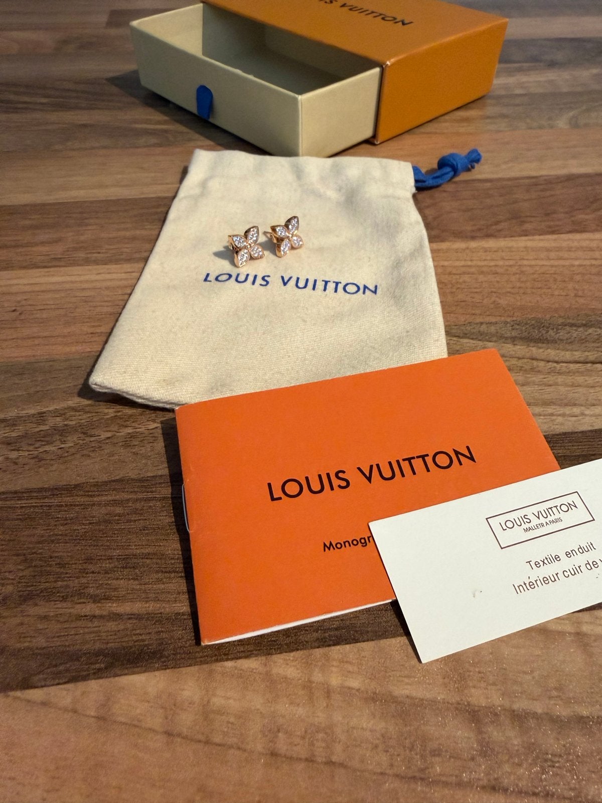 Louis Vuitton oorstekers met Monogram bloem en kristallen, Met kristal, Overige materialen, Nieuw, Ophalen of Verzenden