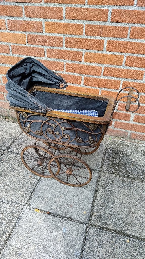 Oude poppenwagen, Ophalen