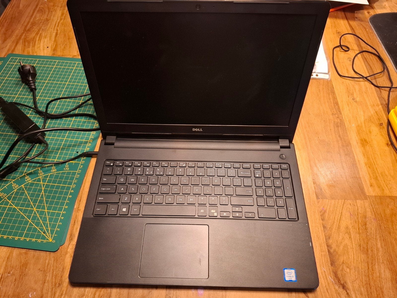 Dell Vostro 3559 Laptop - i5-6200U, 16GB RAM, 238GB SSD, Computers en Software, Gebruikt, Met videokaart, 2 tot 3 Ghz, Intel(R) Core(TM) i5-6200U CPU @ 2.30GHz