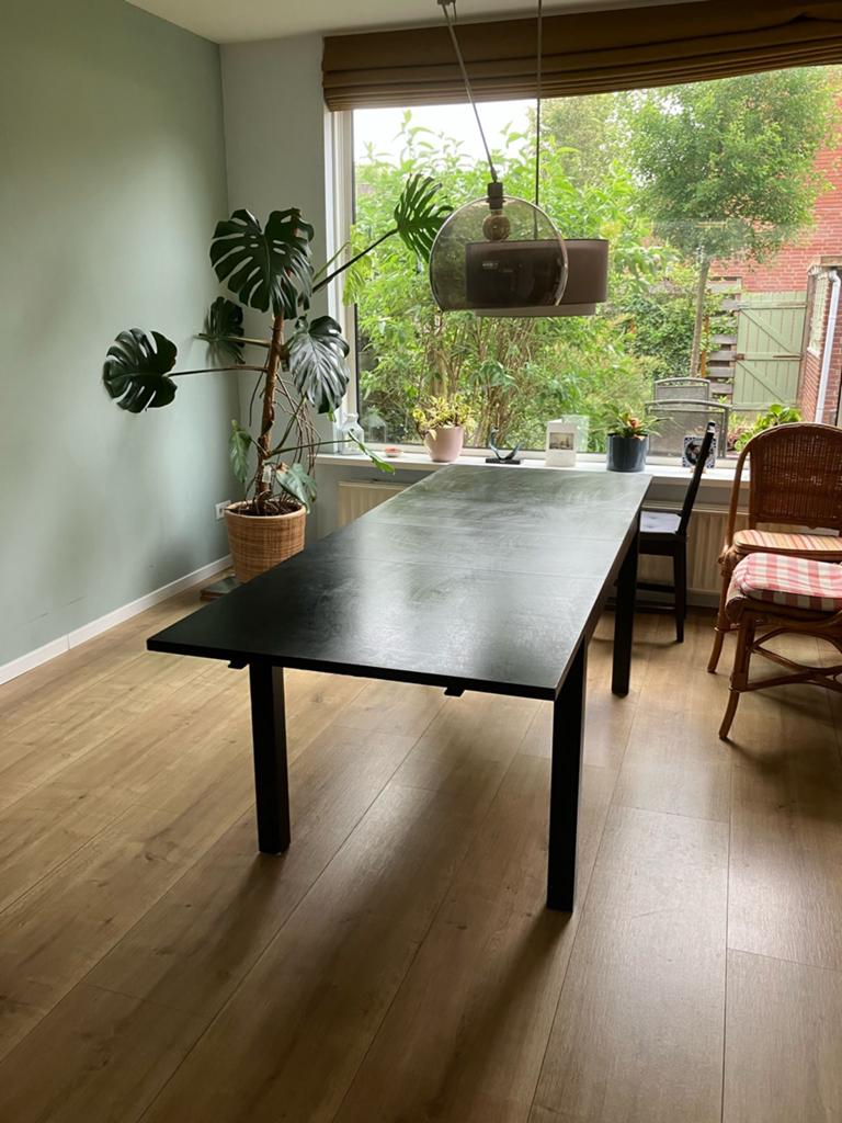 Zwarte uitschuifbare eettafel IKEA Bjursta, Huis en Inrichting, Tafels | Eettafels, Gebruikt, 50 tot 100 cm, 100 tot 150 cm, Vijf personen of meer