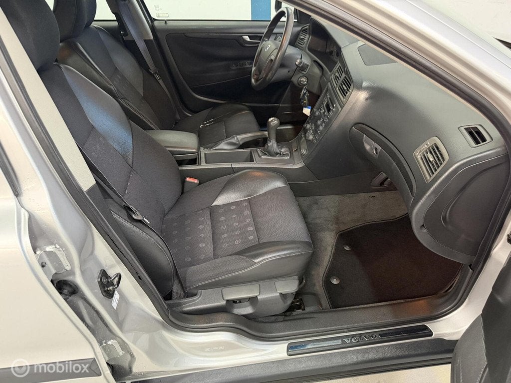 Volvo V70 2.4 Comfort Line 1E EIGENAAR, Auto's, Volvo, Voorwielaandrijving, 1505 kg, V70, 750 kg