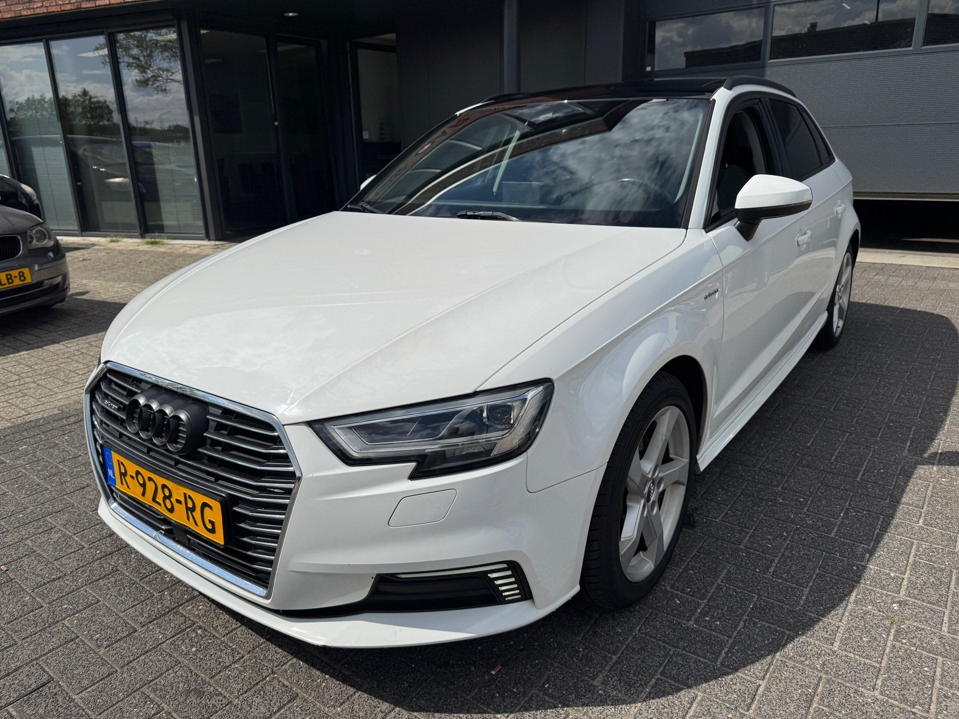Audi A3 Sportback 1.4 e-tron Sport FACELIFT PANO CAMERA CRUI, Gebruikt, Euro 6, 4 cilinders, 150 pk