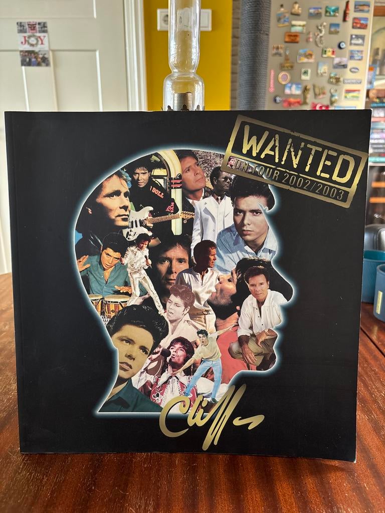 Cliff Richard - Wanted On Tour 2002/2003 tourboekje, Boeken, Ophalen of Verzenden, Gelezen, Artiest