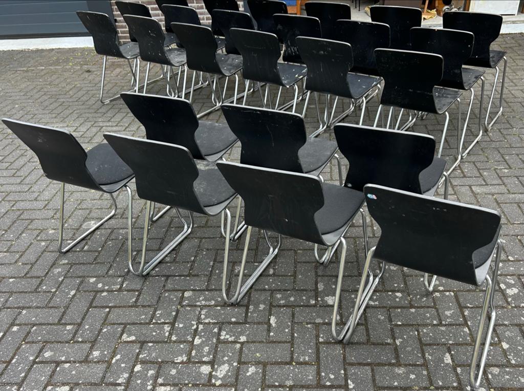 Partij 25x vintage Casala stapelstoelen, Huis en Inrichting, Stoelen, Ophalen, Gebruikt, Vintage schoolstoel industrieel, Zwart