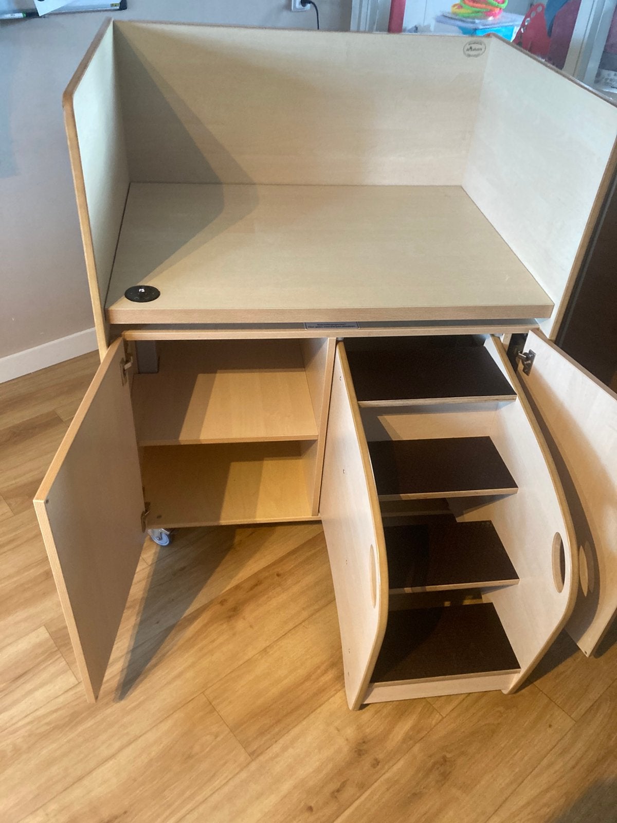 Kinderopvang gastouderopvang elektrische commode, Kinderen en Baby's, Ophalen, 70 cm of meer, 105 cm of meer, Zo goed als nieuw