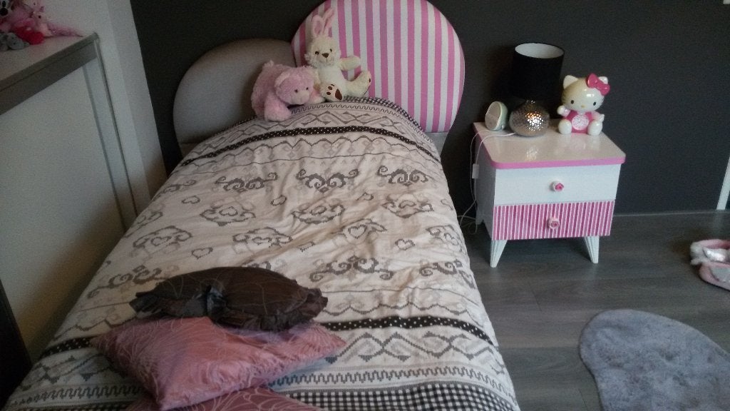 Mooi meisjes bed in wit, grijs, roze., Kinderen en Baby's, Kinderkamer | Bedden, 85 tot 100 cm, Gebruikt, 180 cm of meer, Ophalen