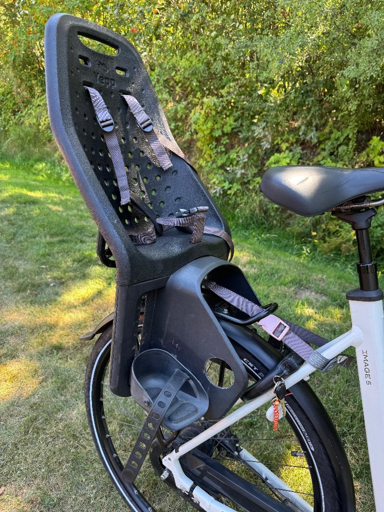 Yepp kinderstoel fietsstoeltje voor racktime bagagedrager, Fietsen en Brommers, Ophalen, Gebruikt, Voetsteuntjes