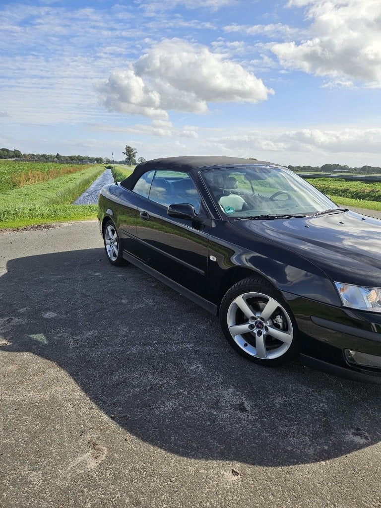 Saab 9-3 2.0 T Cabrio AUT 2005 Zwart in uitmuntende staat!, 4 cilinders, Cabriolet, 4 stoelen, Automatische klimaatregeling