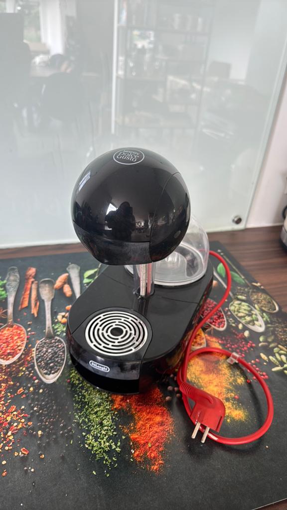 Dolce Gusto De’Longhi koffiezetapparaat, Witgoed en Apparatuur, Koffiezetapparaten, Ophalen, Koffiepads en cups, Gebruikt, Koffiemachine