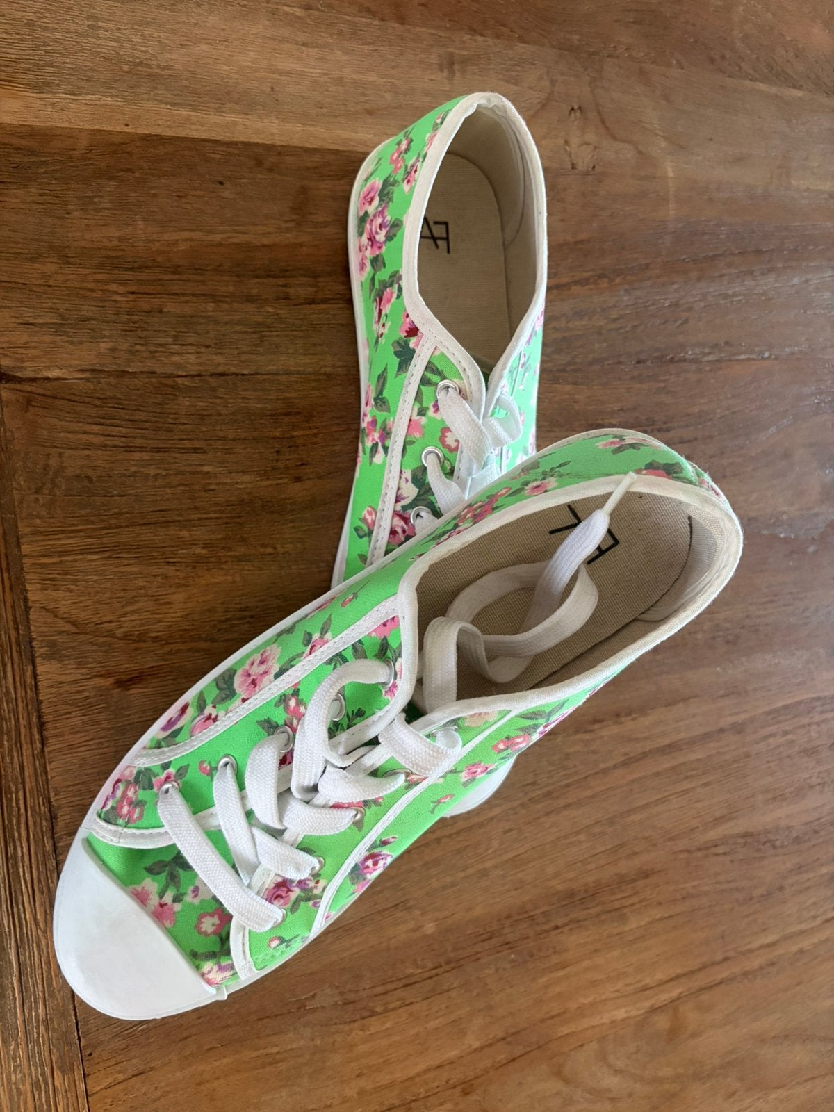 Fleurige gympen, Kleding | Dames, Schoenen, Overige kleuren, Nieuw, Ophalen of Verzenden, Sneakers of Gympen