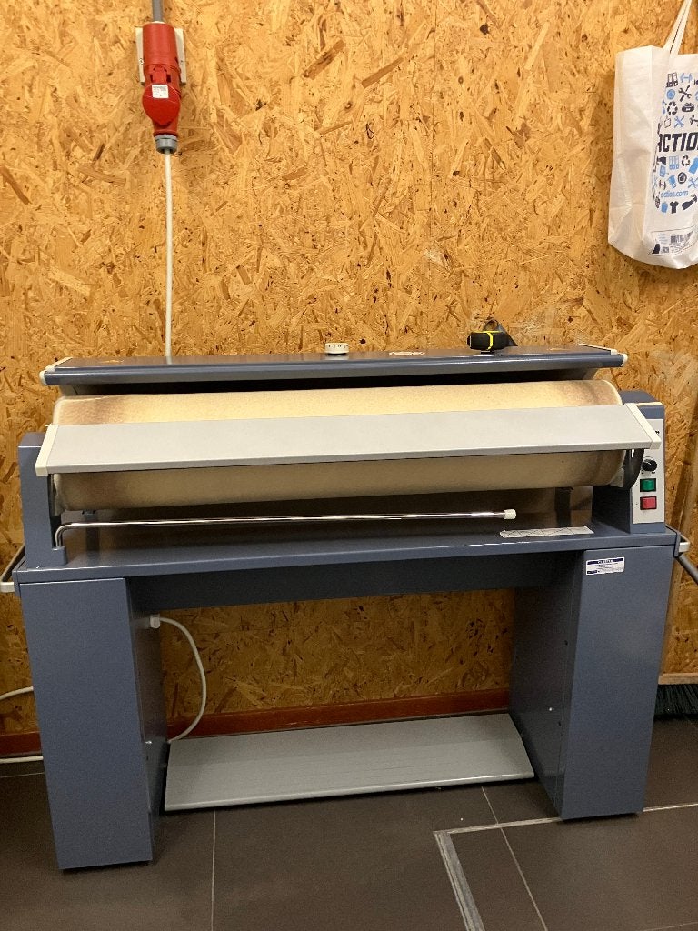 Miele Strijkmachine HM 21-100 met voetpaneel en krachtstroom, Ophalen