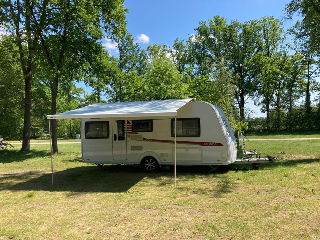 LMC 470E, Caravans en Kamperen, Caravans, Schokbreker, Treinzit, Particulier, 5 tot 6 meter