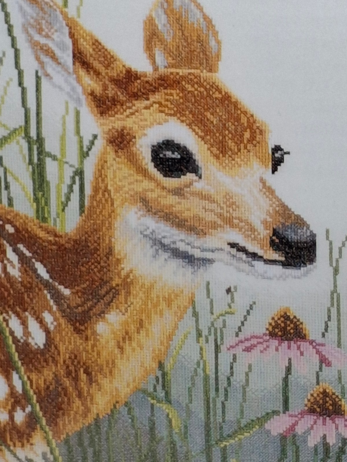 Lanarte Borduurpakket Fawn & Flowers - Nieuw met DMC garen, Ophalen of Verzenden, Nieuw, Handborduren, Borduurpakket