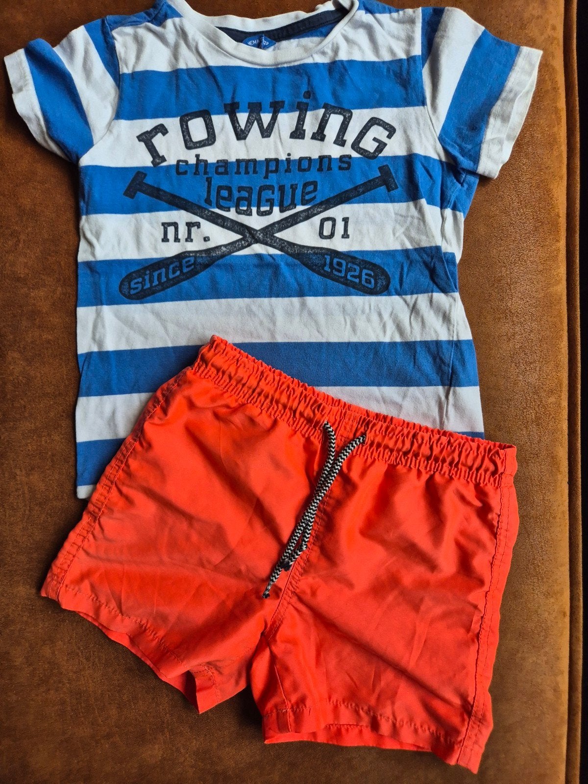 Zomerse set: HEMA shirt en oranje zwemshort (maat 122/128), Ophalen of Verzenden, Gebruikt, Jongen