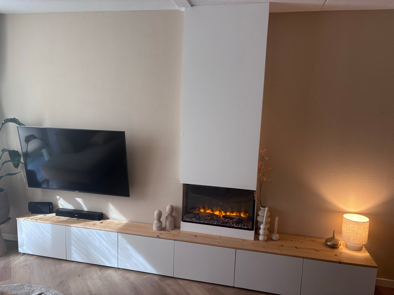 Besta tv meubel met houten blad en elektrische haard, Ophalen, Zo goed als nieuw, 200 cm of meer, Minder dan 100 cm