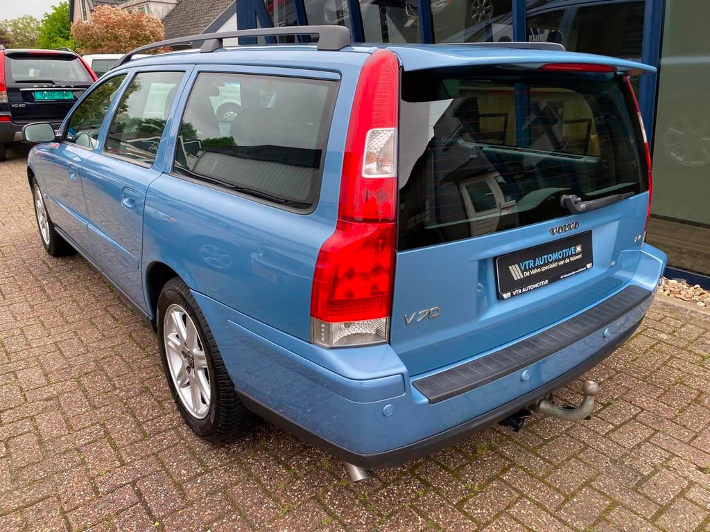 Volvo V70 2.4 Momentum LEER / PDC / TREKHAAK, Voorwielaandrijving, Gebruikt, Zwart, Blauw